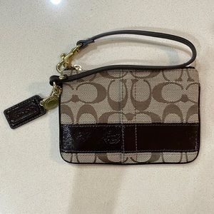 New without tag Coach wristlet